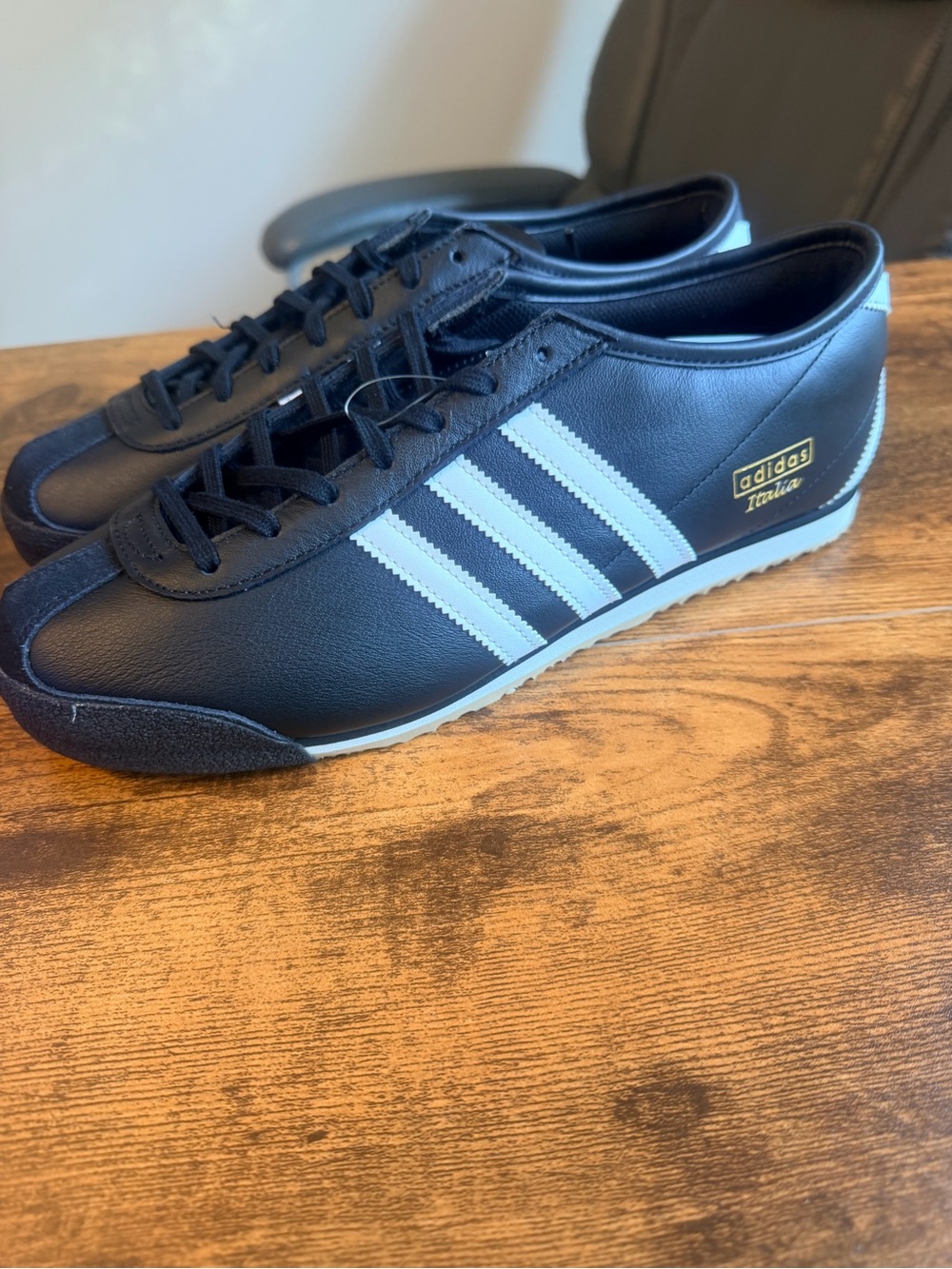 adidas Men’s Black & White Italias 11M